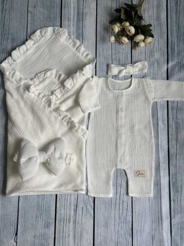 Купить оптом 335-М. Комплект из детского комбинезона,  р 56 и конверта муслин, хлопок 100% 90/90 см, молочный в Кургане