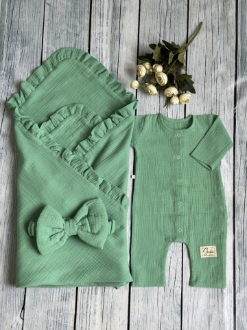 Купить оптом 335-ОЛ. Комплект из детского комбинезона,  р 56 и конверта муслин, хлопок 100% 90/90 см, олива в Кургане